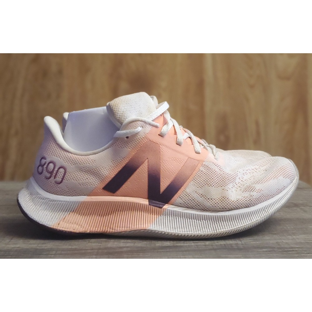 New Balance 890 V8 Fuelcell Running Shoes Women's‎ Size 9 Peach